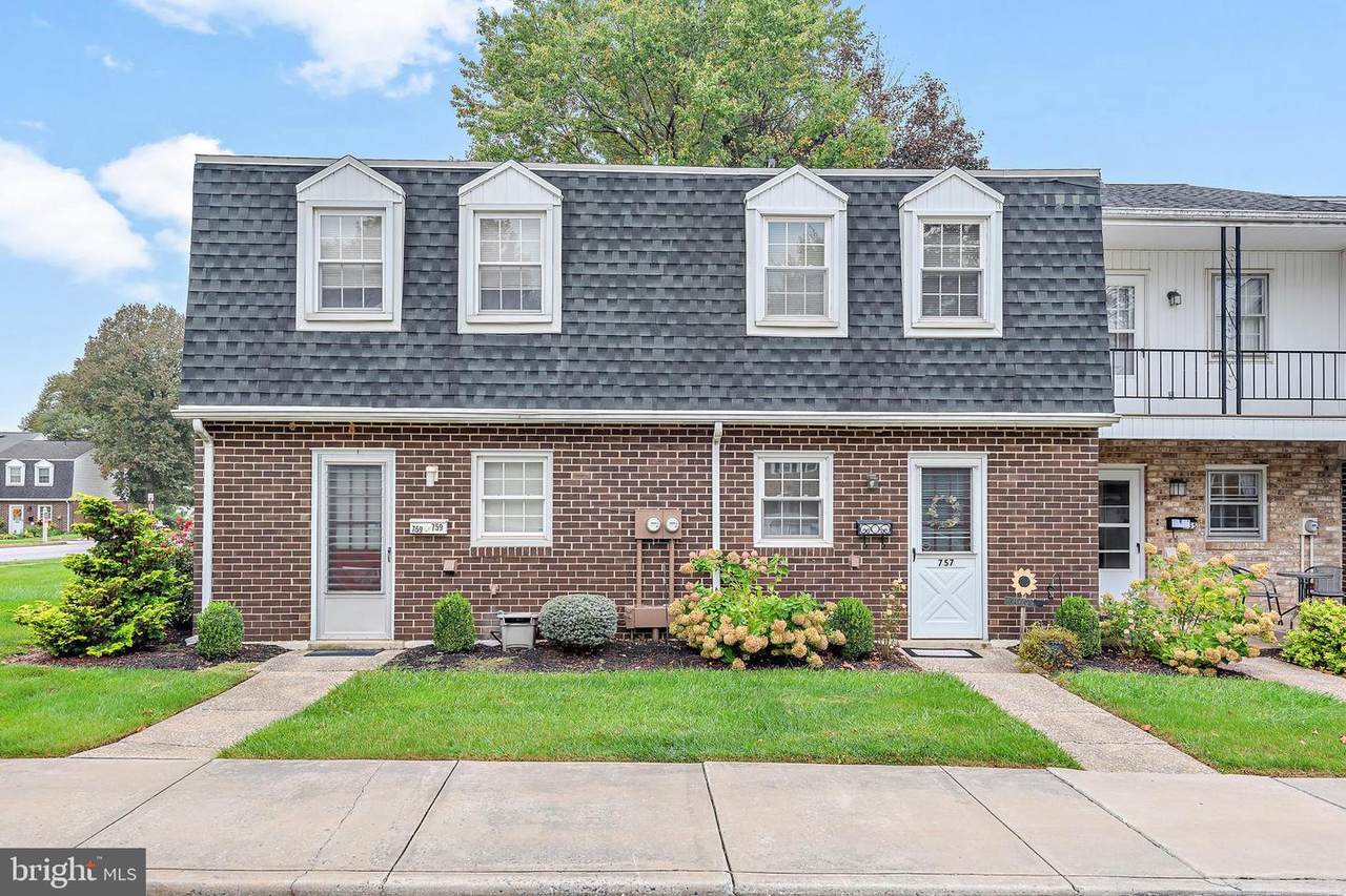 757 Hardwick - Photo 1