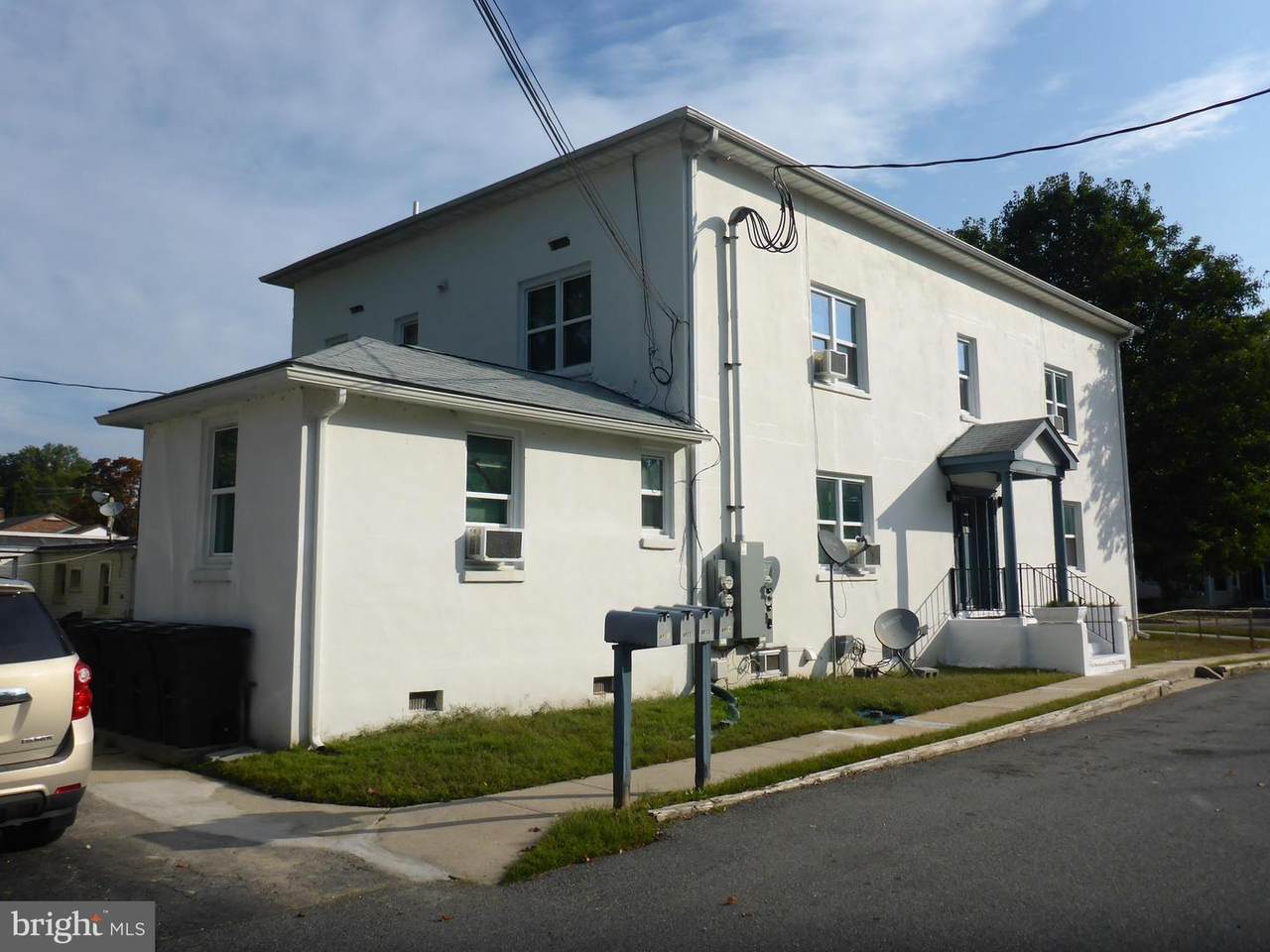 645 Cole Street - Photo 1