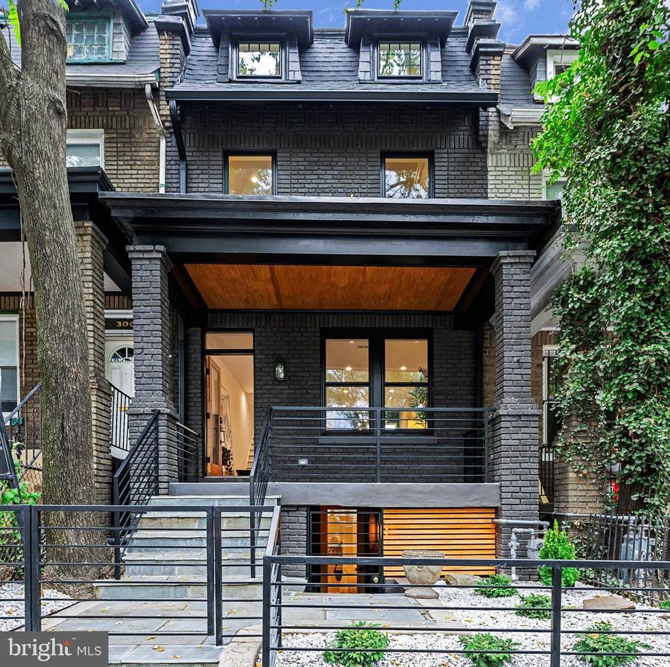 302 Rhode Island Avenue - Photo 1