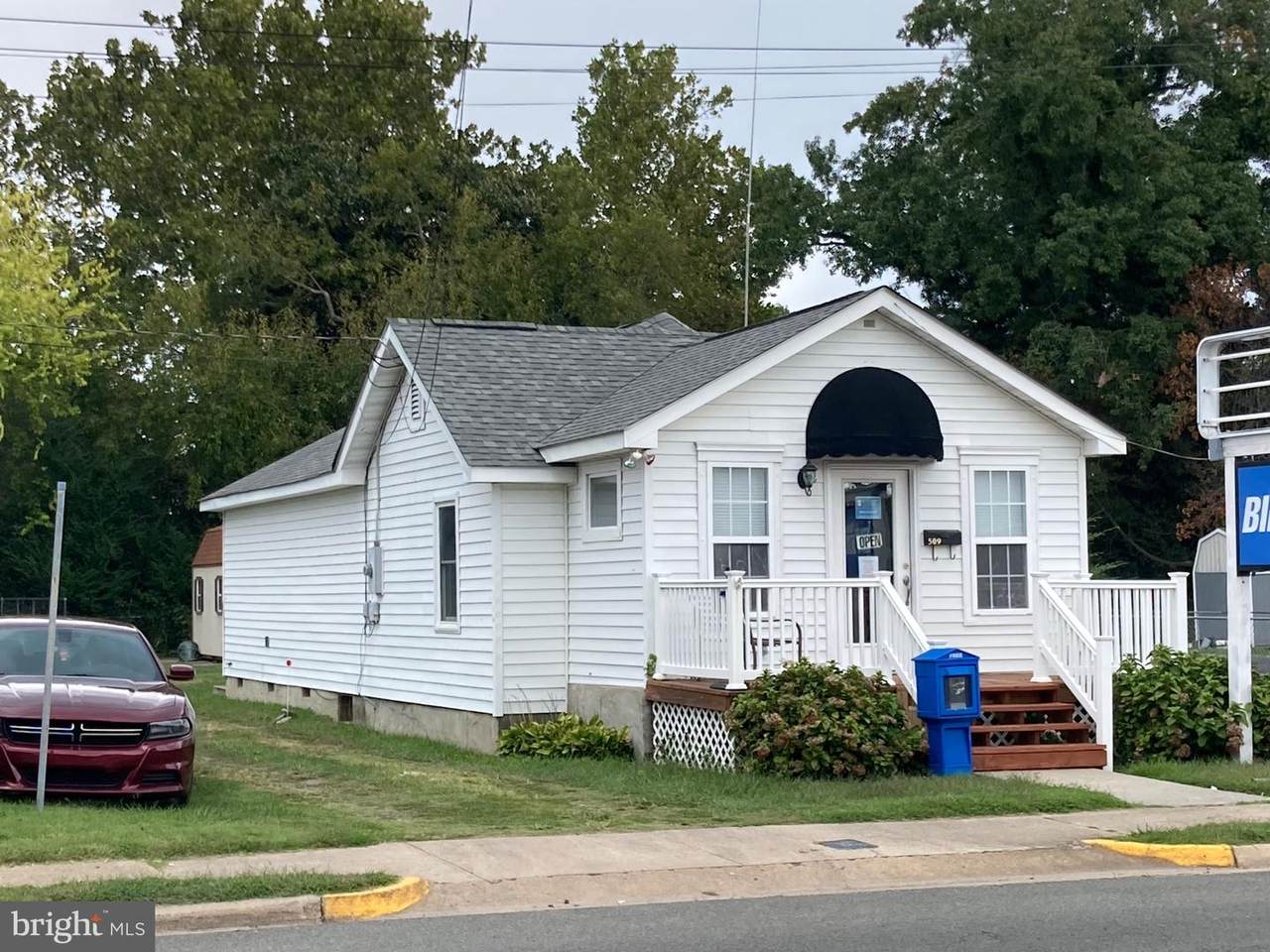 509 Colonial Avenue - Photo 1