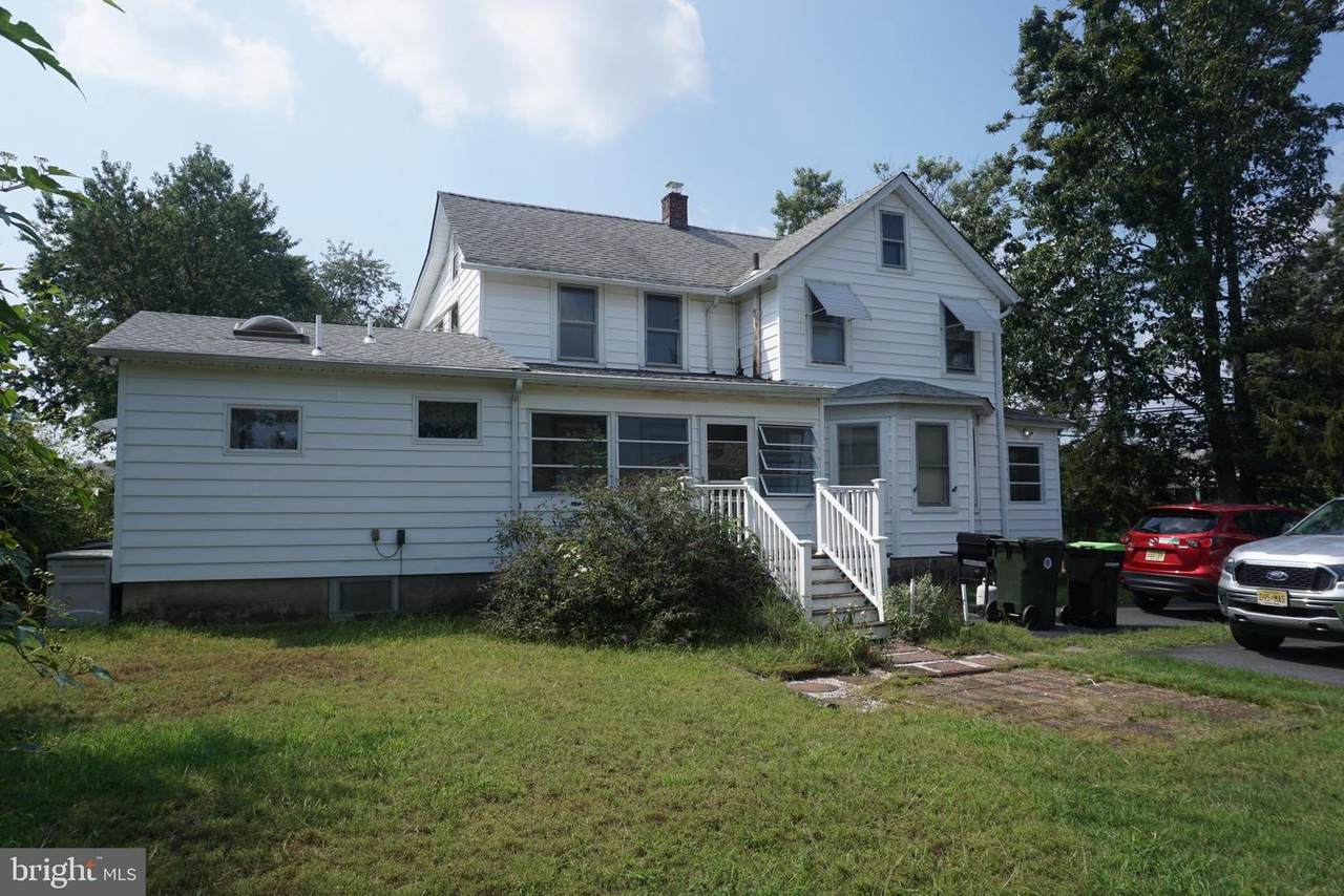 292 Middle Road - Photo 1