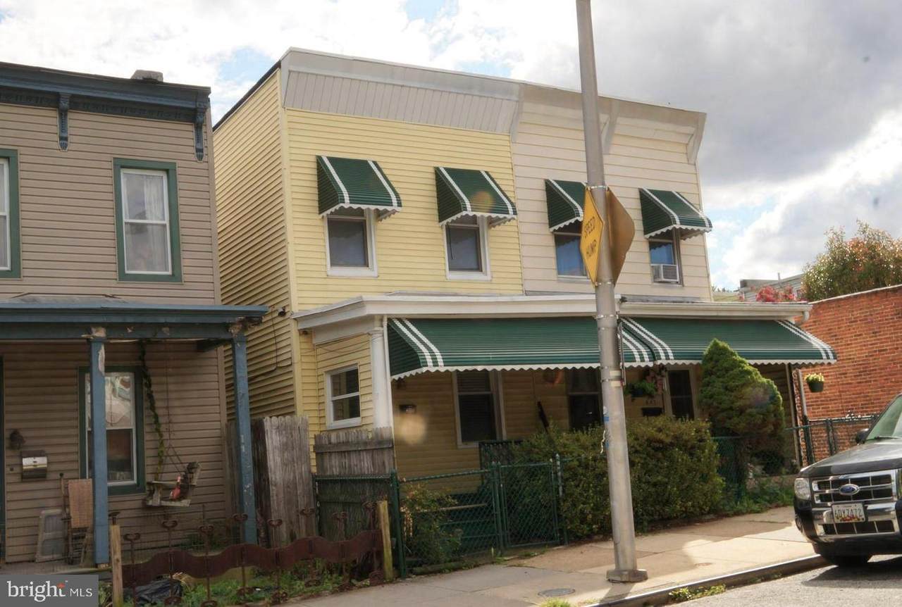 843 37TH Street - Photo 1