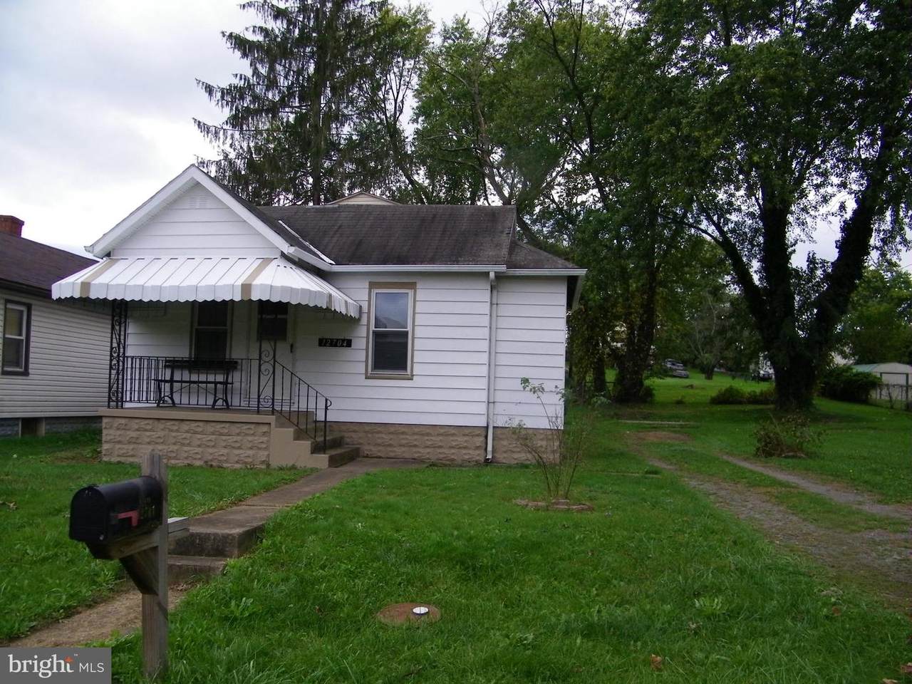 12704 Darrows Avenue - Photo 1