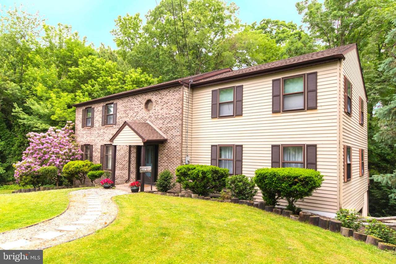 195 Bradley Avenue - Photo 1