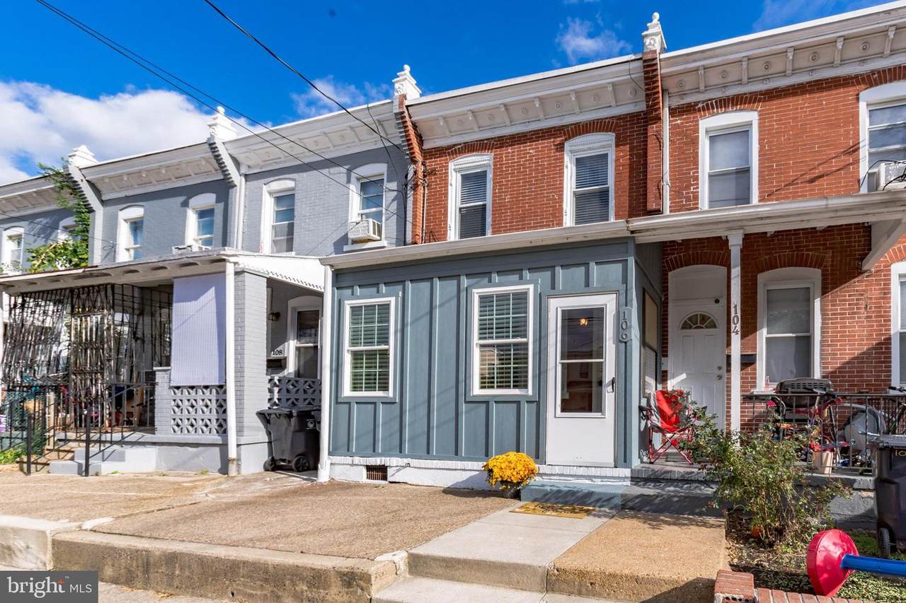 106 Lincoln Street - Photo 1