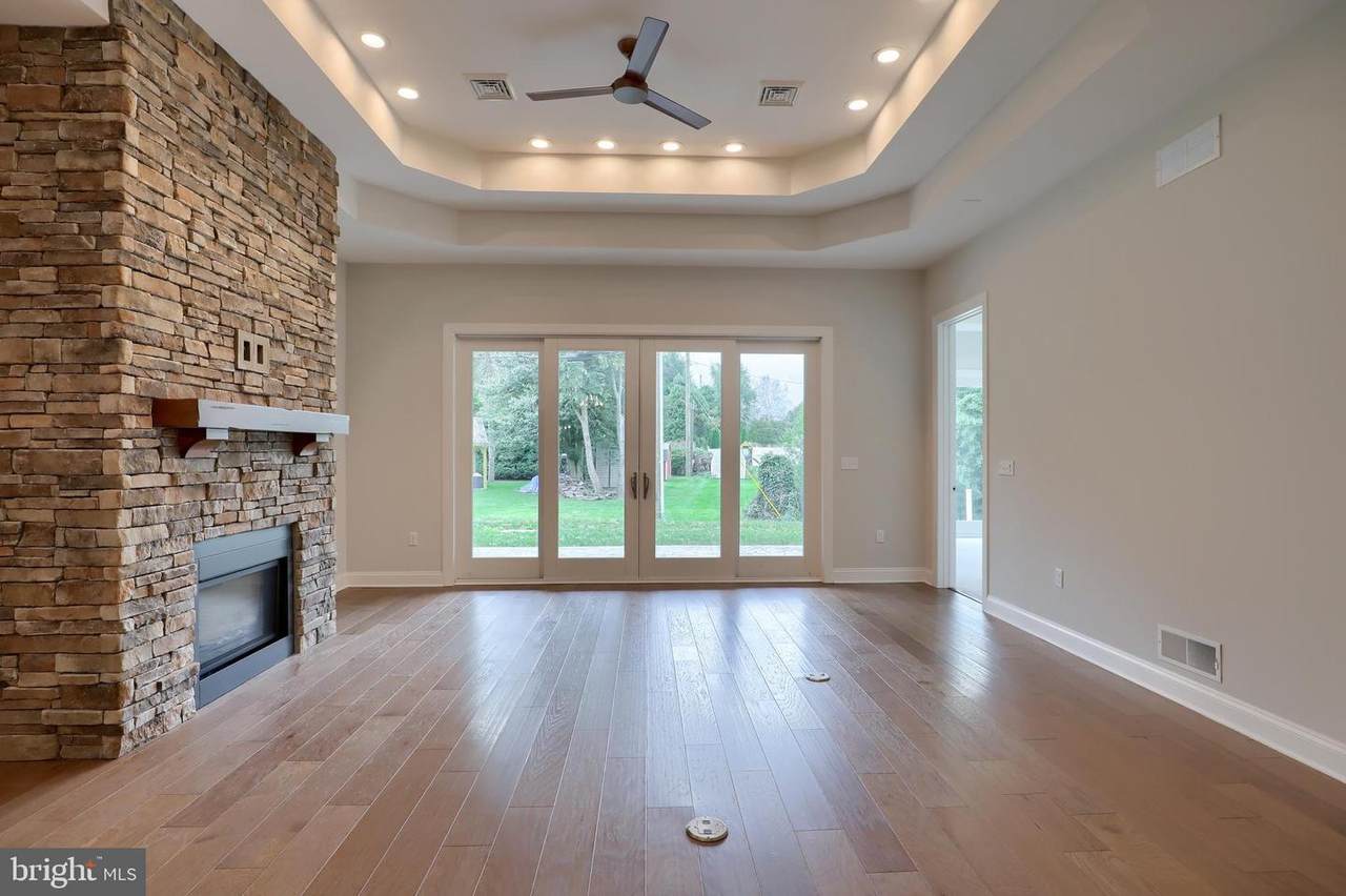 2224 Eastern Boulevard - Photo 1