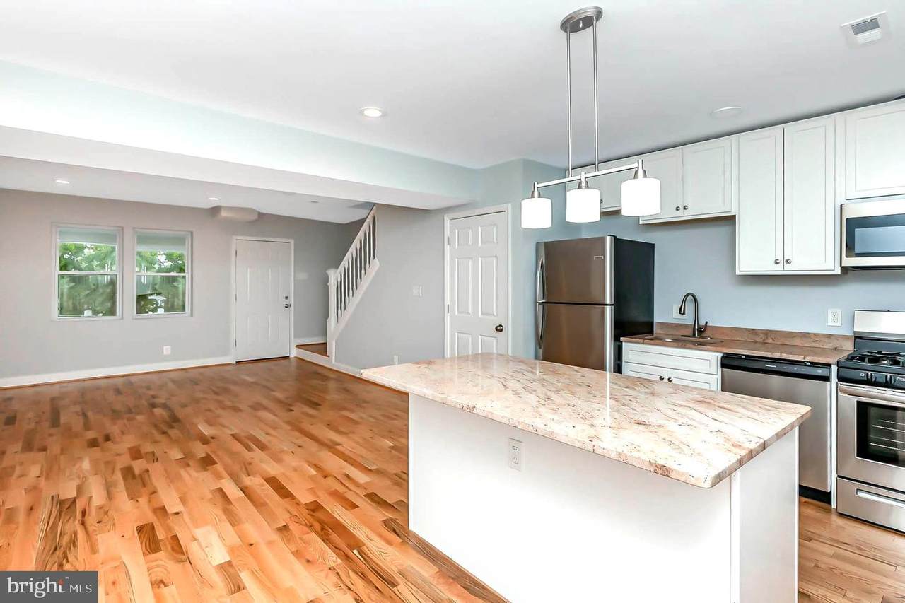 5018 Ready Avenue - Photo 1