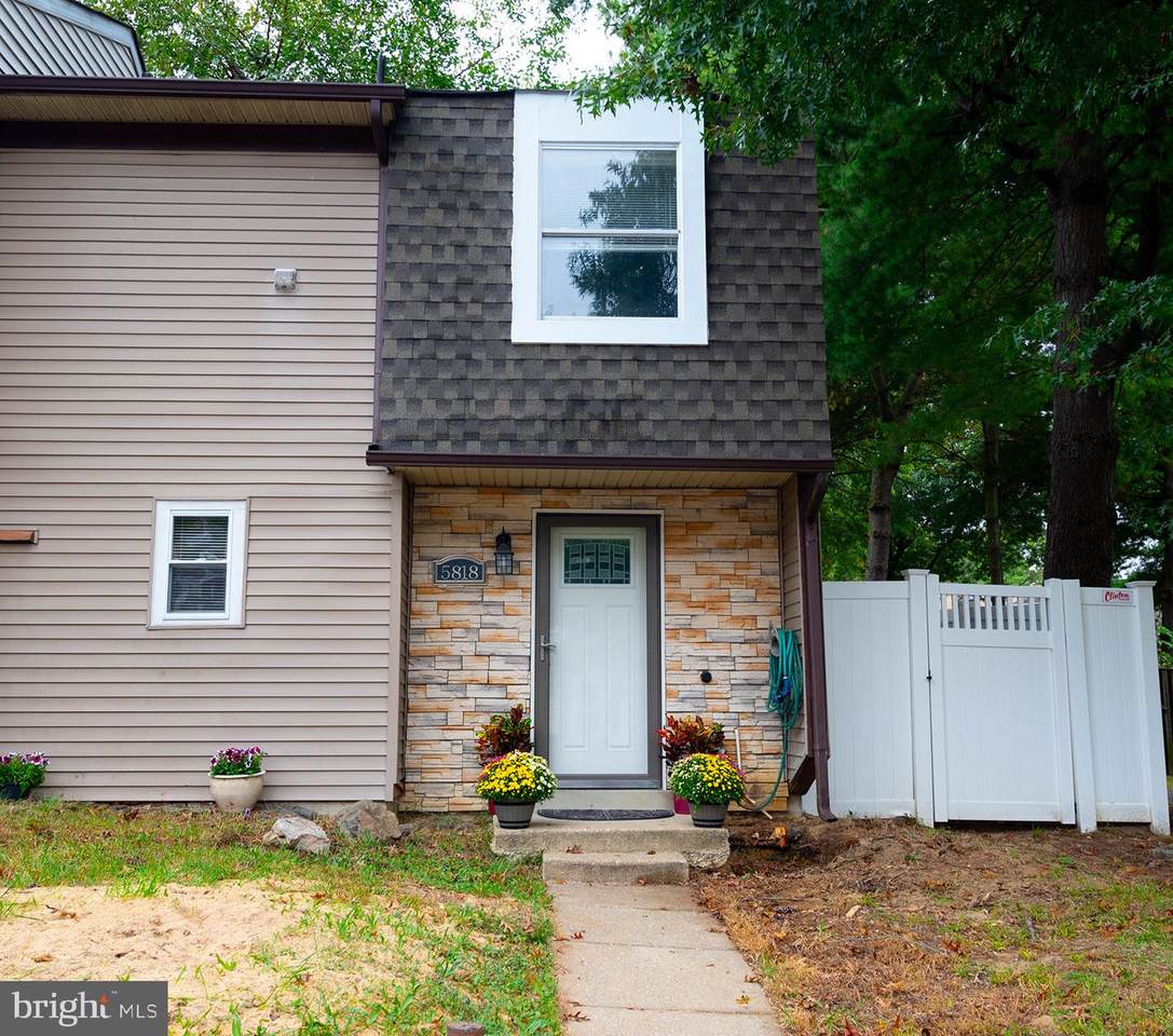 5818 Falkland Place - Photo 1