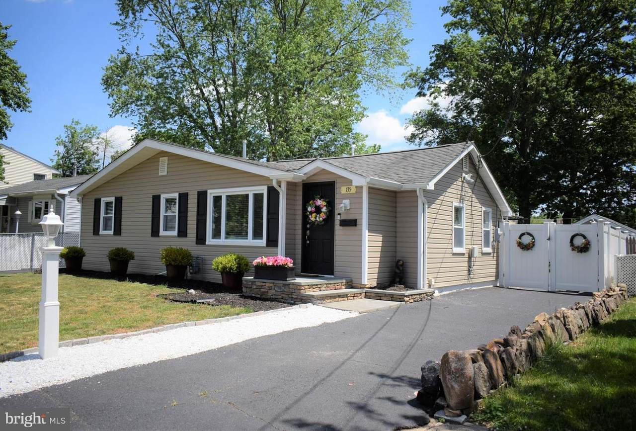 135 Maxwell Avenue - Photo 1