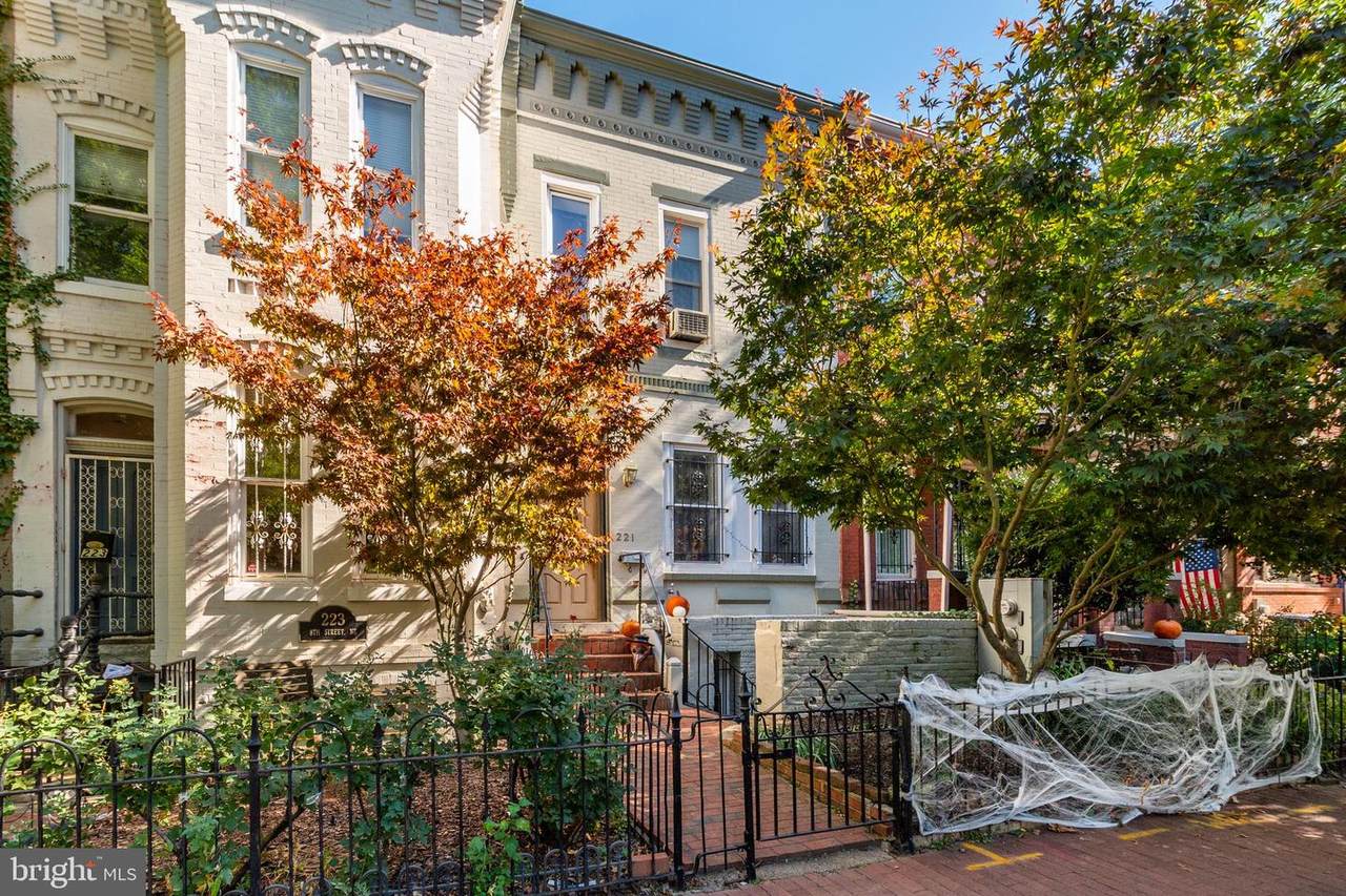 221 8TH Street - Photo 1