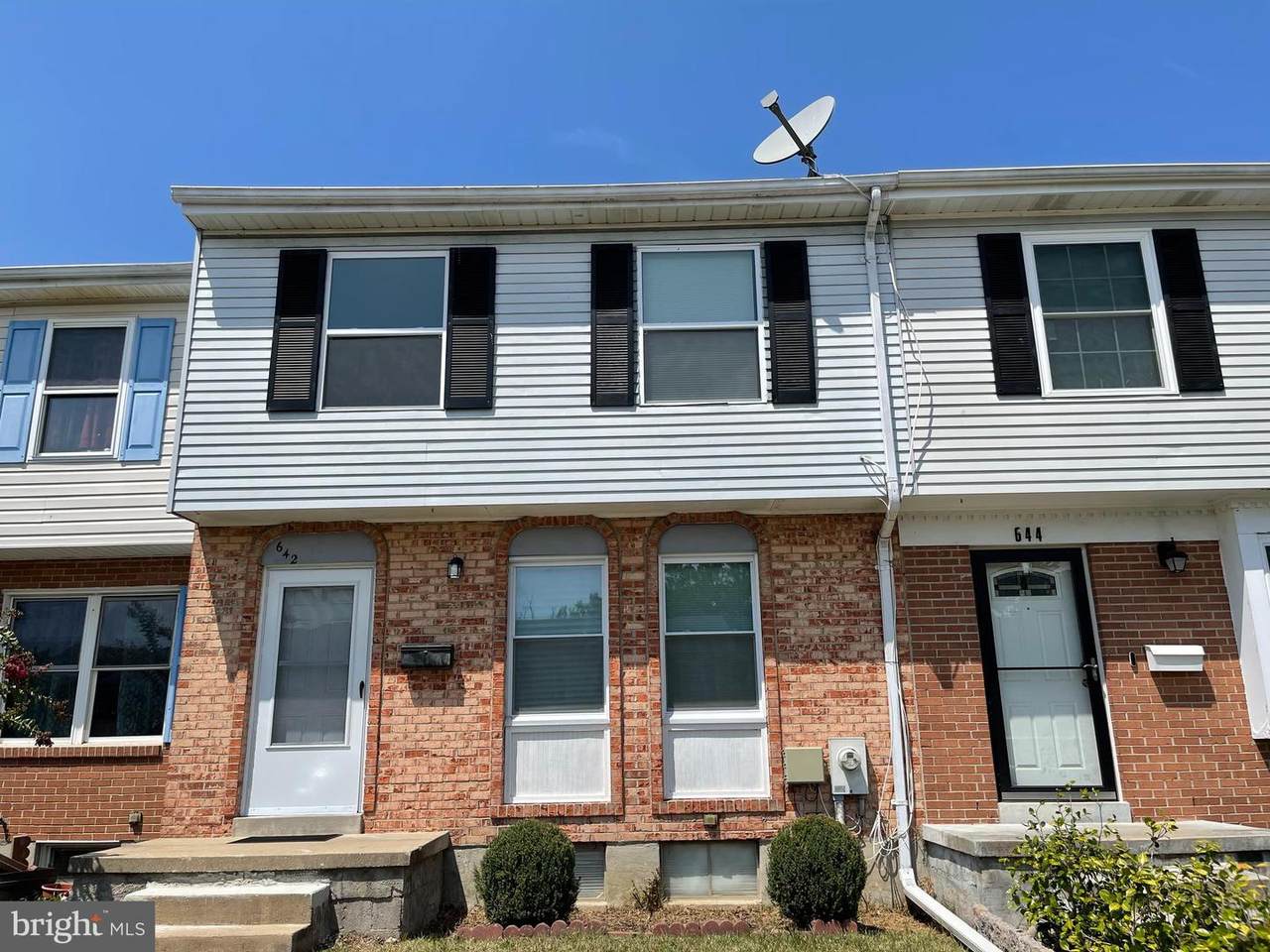 642 Burlington Court - Photo 1