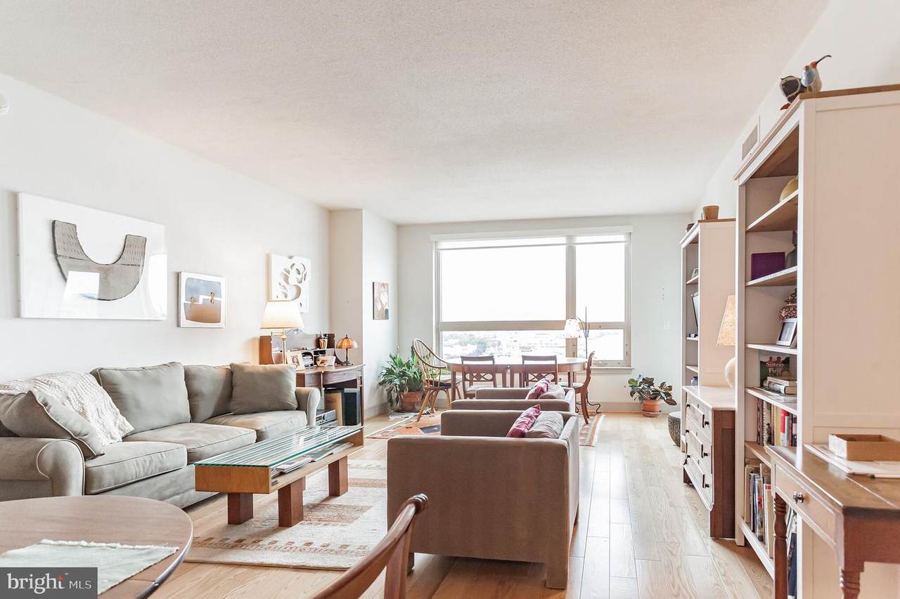 717 Columbus Boulevard - Photo 1