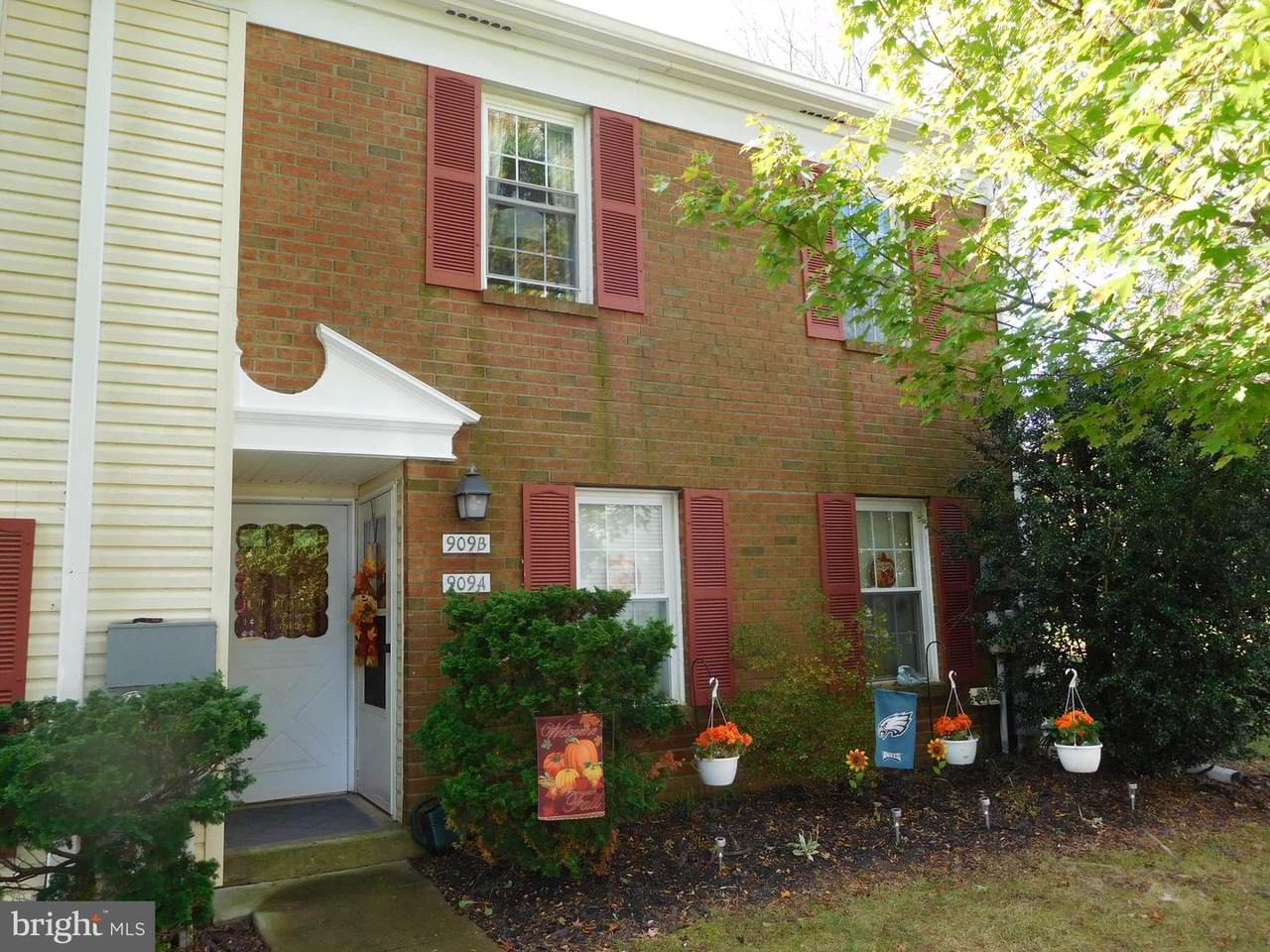 909 Stockton Court - Photo 1