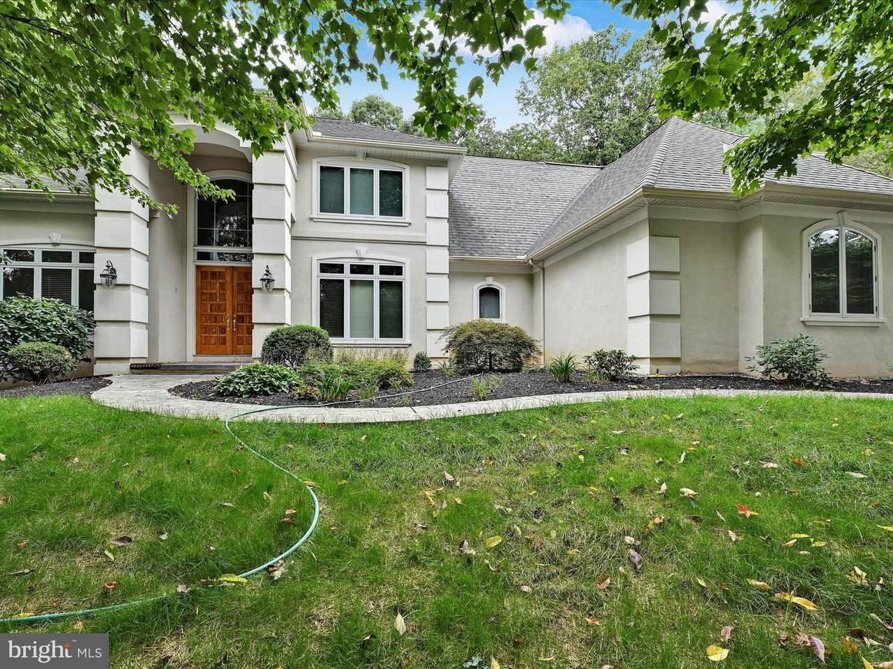 1019 Hunters Path - Photo 1