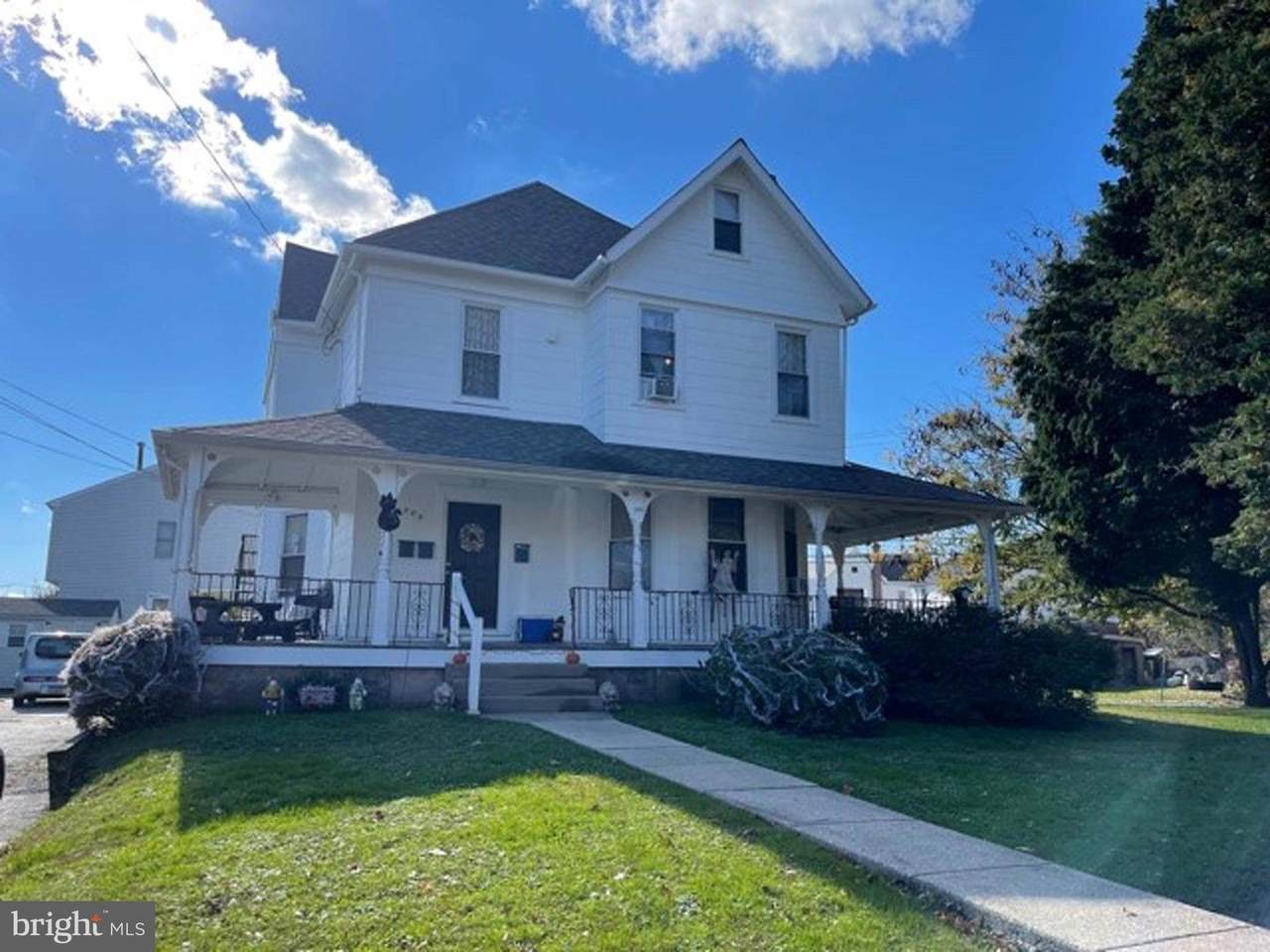 206 Winona Avenue - Photo 1