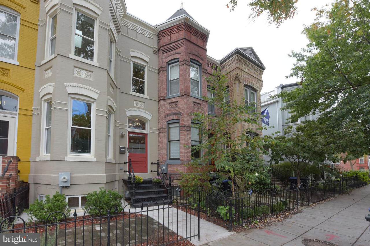 709 7TH Street - Photo 1