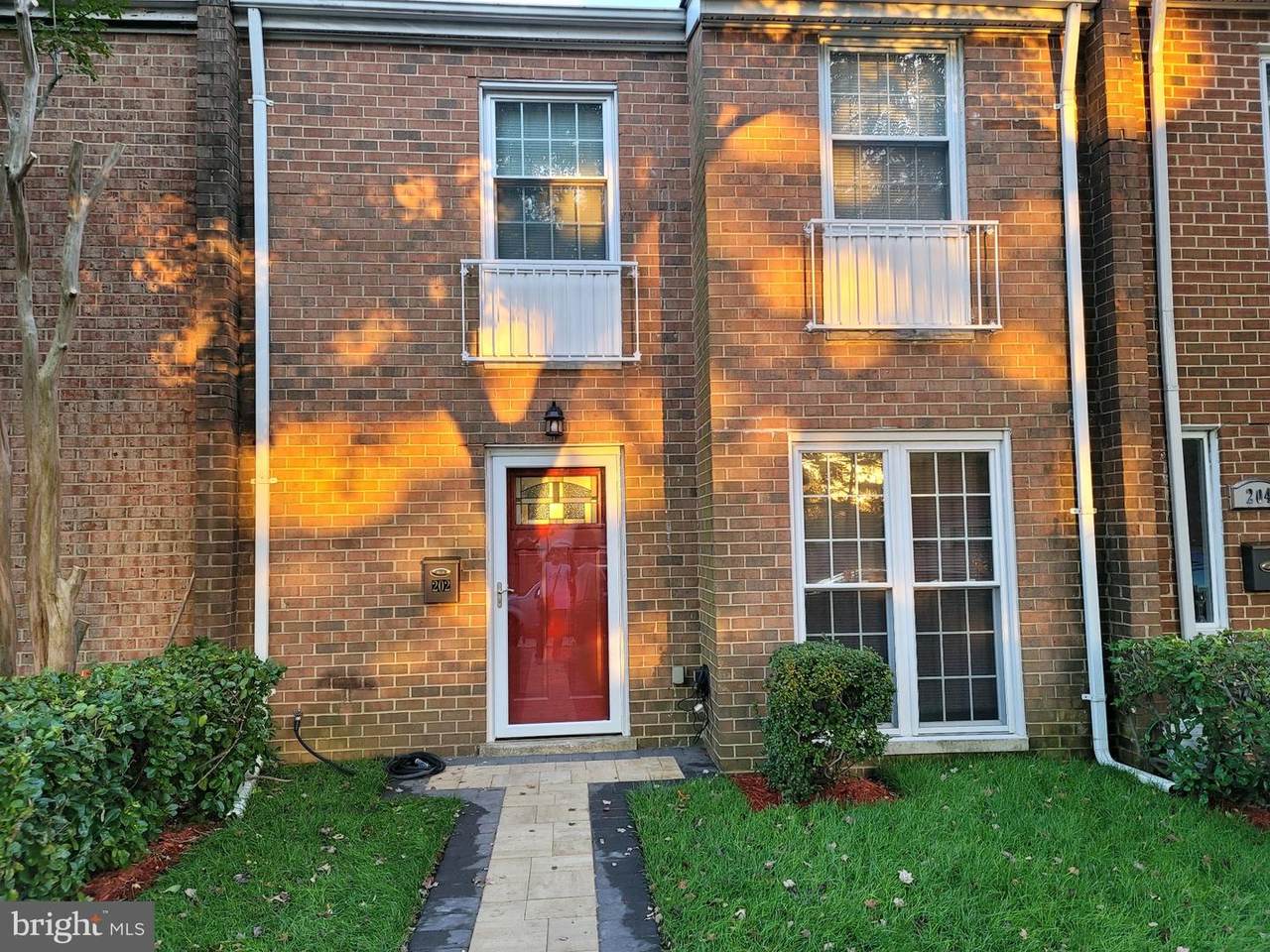 202 Stevenson Square - Photo 1
