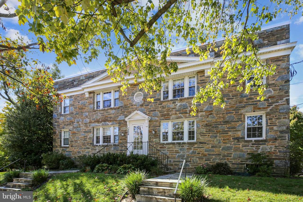 306 Commonwealth Avenue - Photo 1