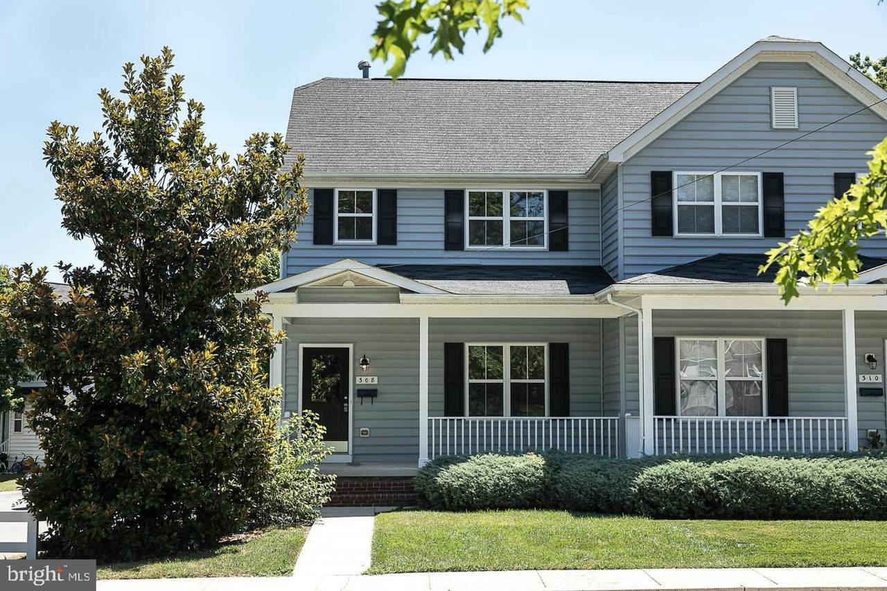 308 11TH Street - Photo 1