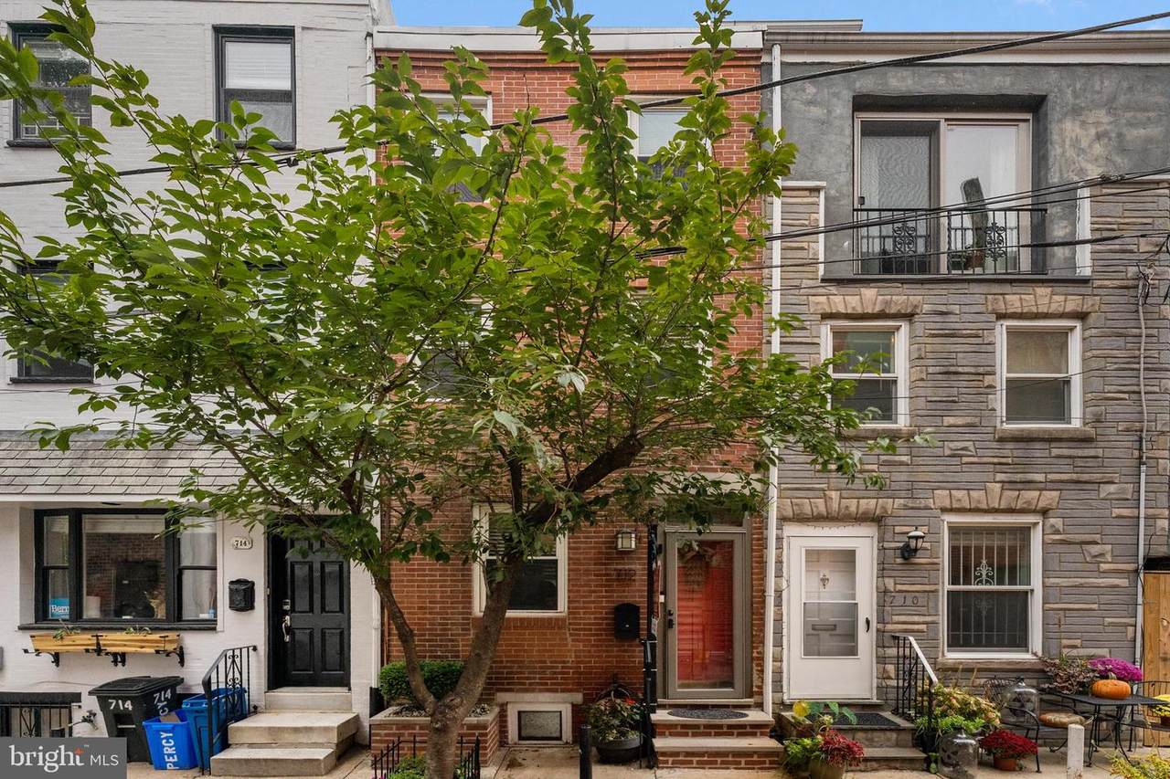 712 Percy Street - Photo 1