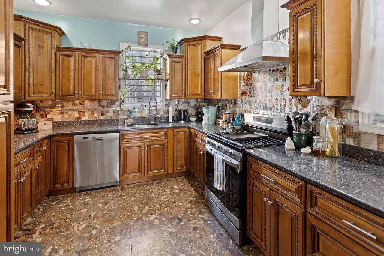 2109 Huntingdon Street - Photo 1