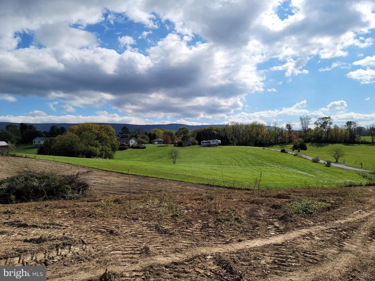 0 - Photo 1