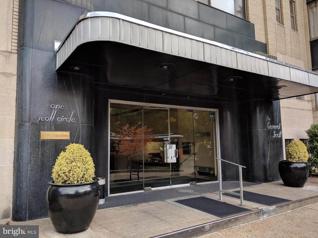 1 Scott Circle - Photo 1