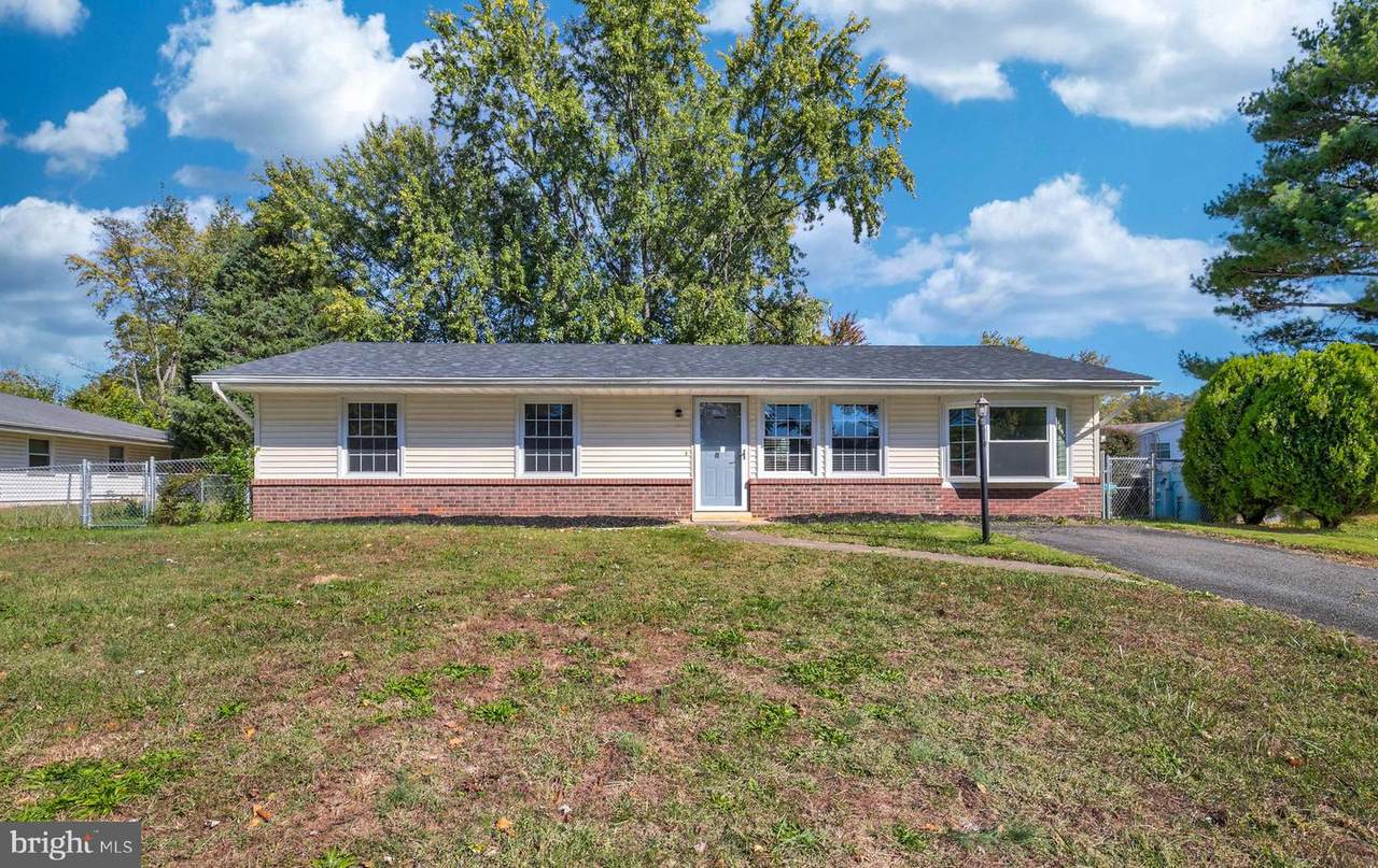 801 Dickenson Court - Photo 1