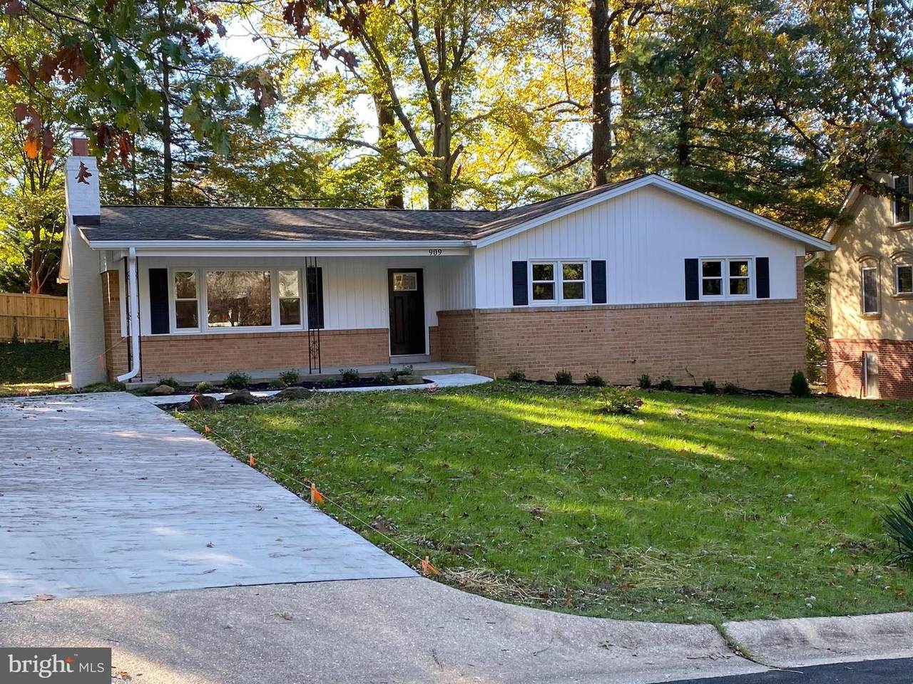 909 Balmoral Drive - Photo 1
