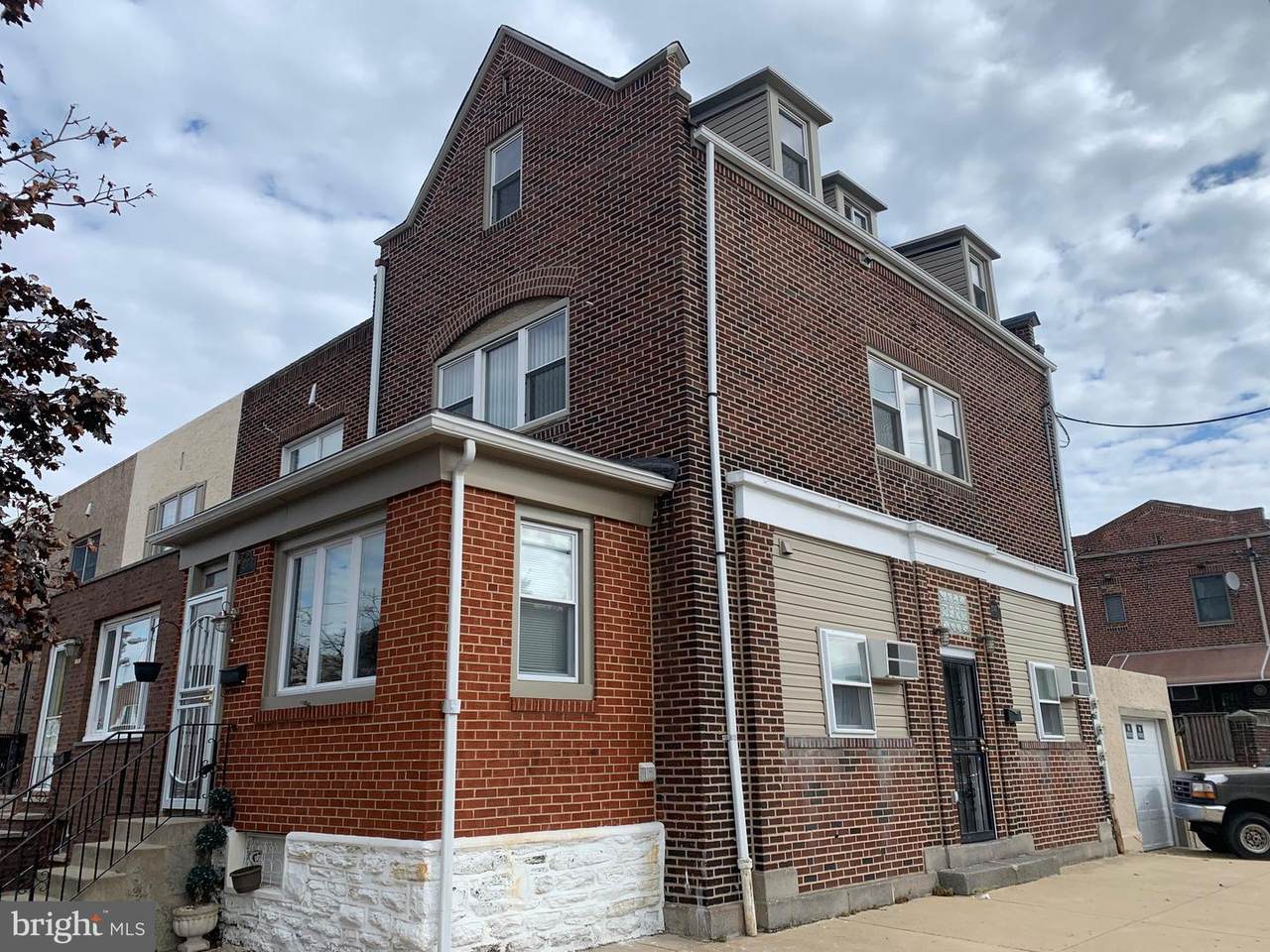 2747 Darien Street - Photo 1