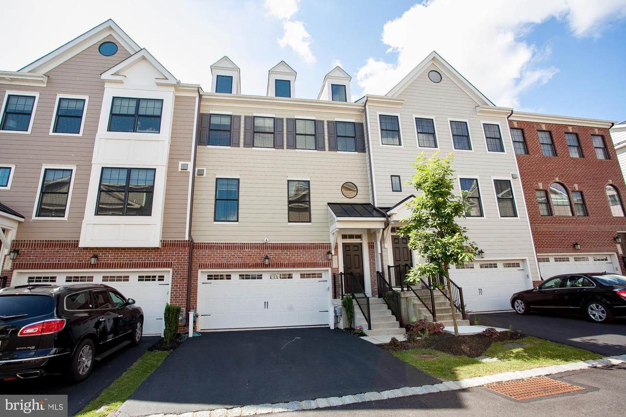 64 Parkview Circle - Photo 1