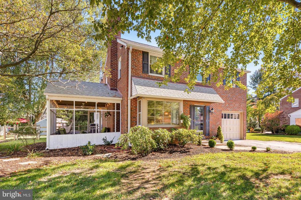 405 Brentwood Drive - Photo 1