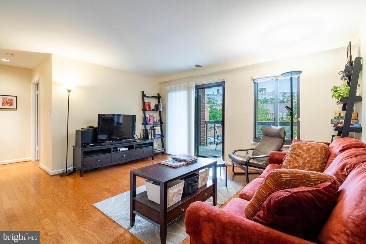 1020 Stafford Street - Photo 1