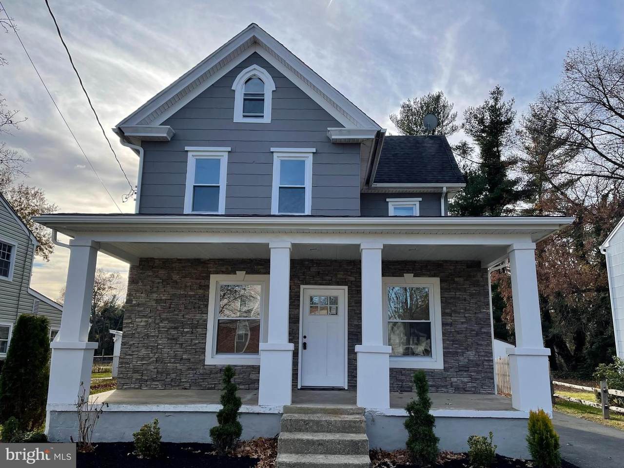 422 Oak Avenue - Photo 1