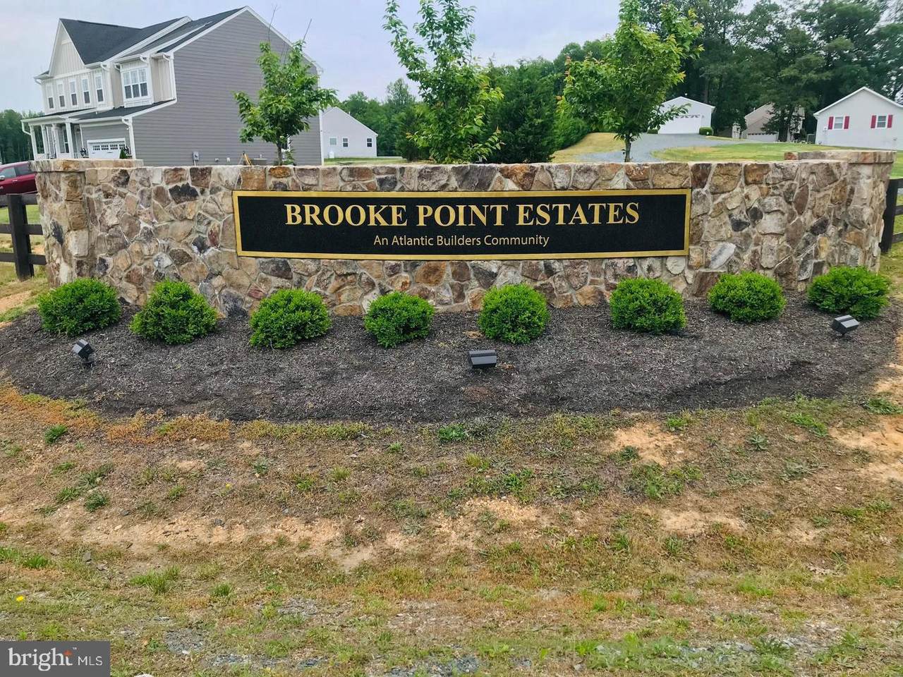 133 Brooke Point Court - Photo 1