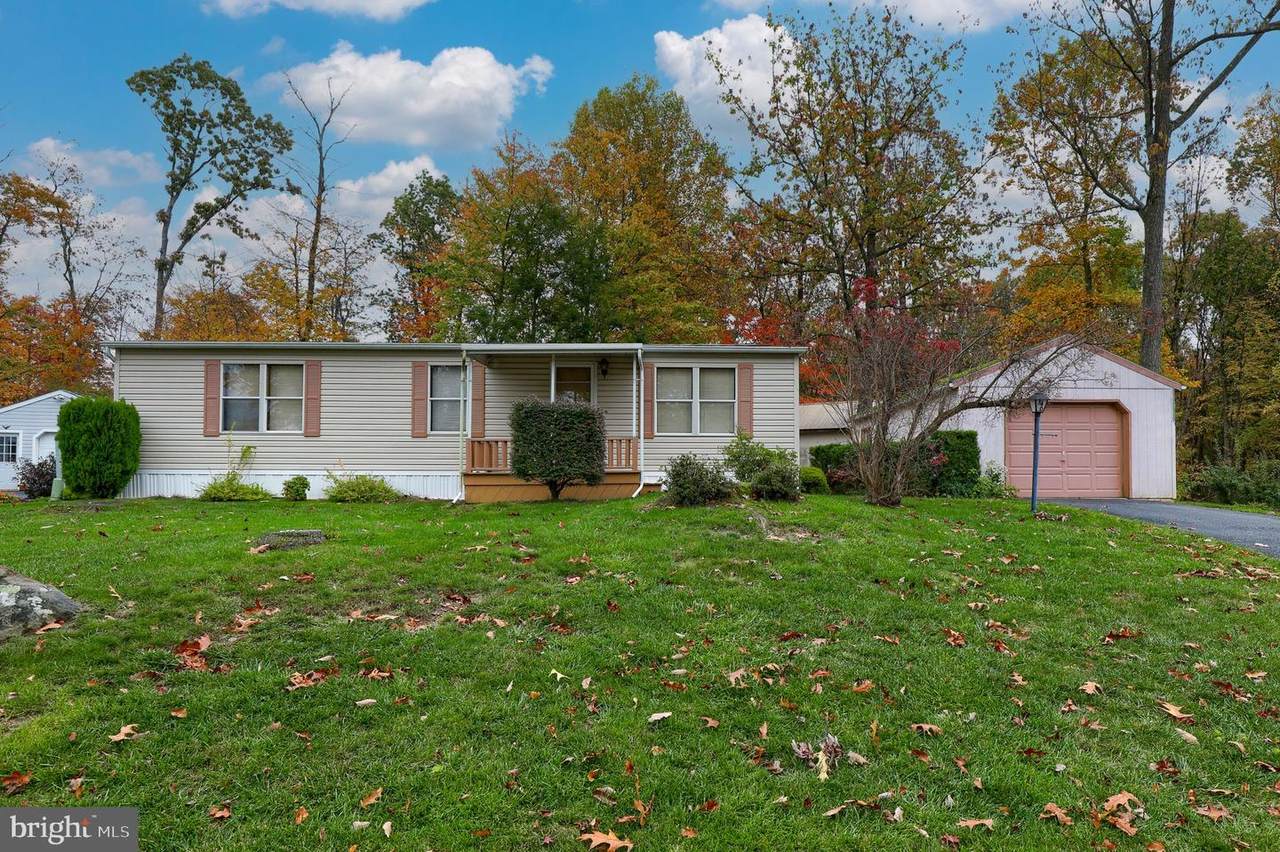 340 Maple Avenue - Photo 1