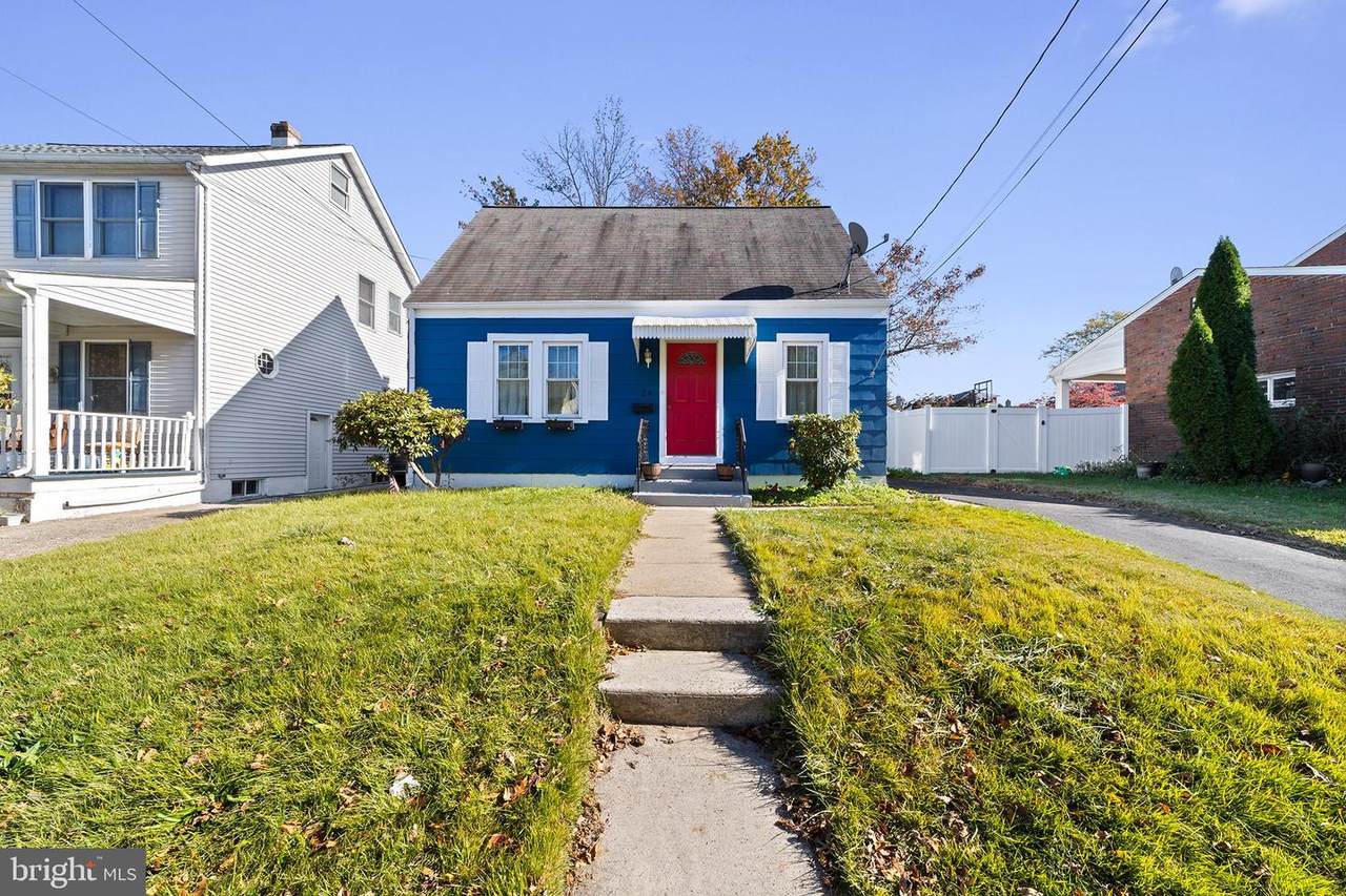24 Redwood Ave - Photo 1