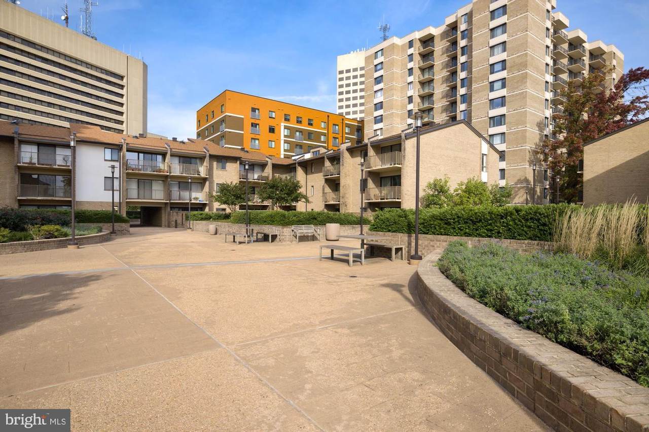 102 Monroe - Photo 1