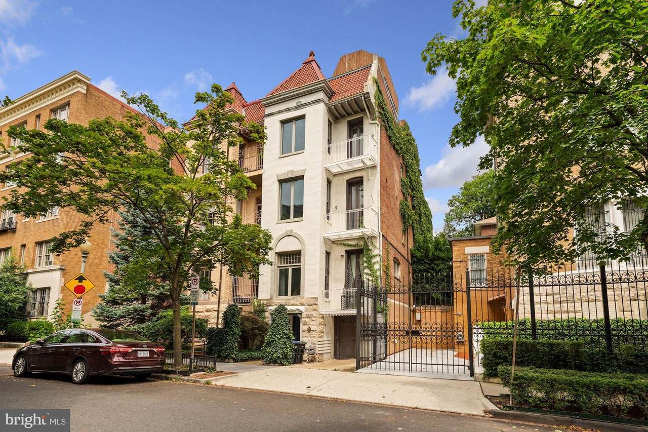 1827 Phelps Place - Photo 1