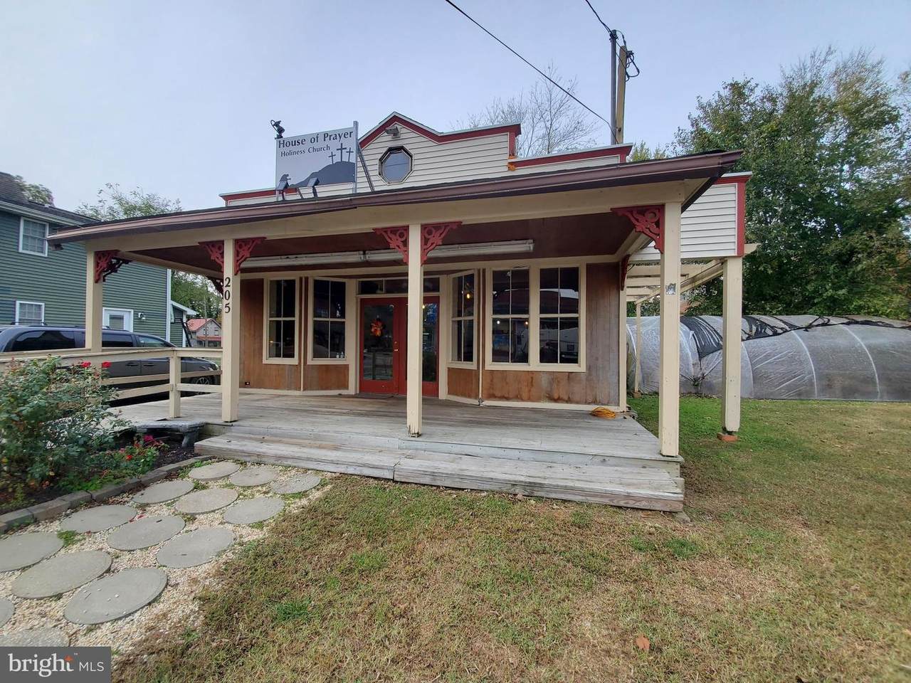 205 Sassafras Street - Photo 1