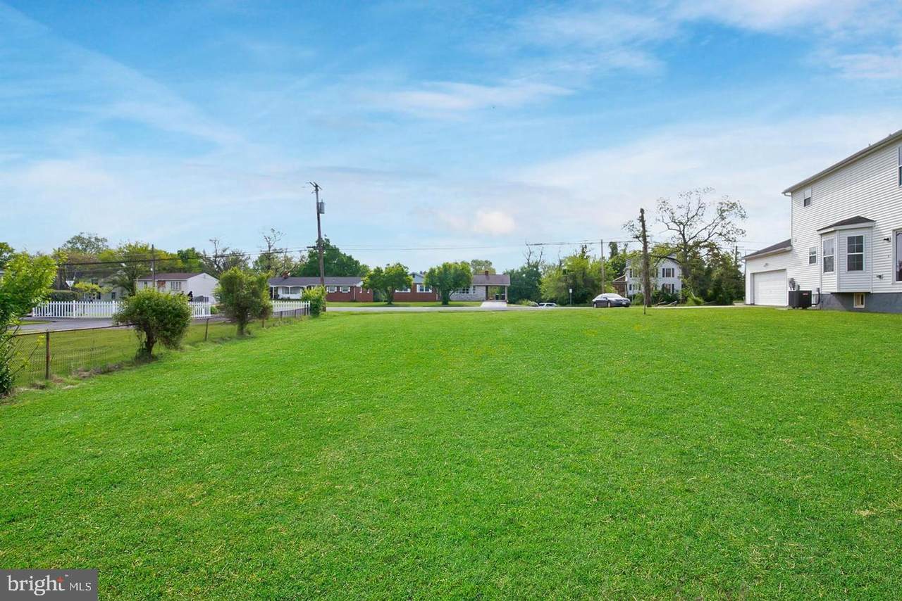 2909 Lakehurst Avenue - Photo 1