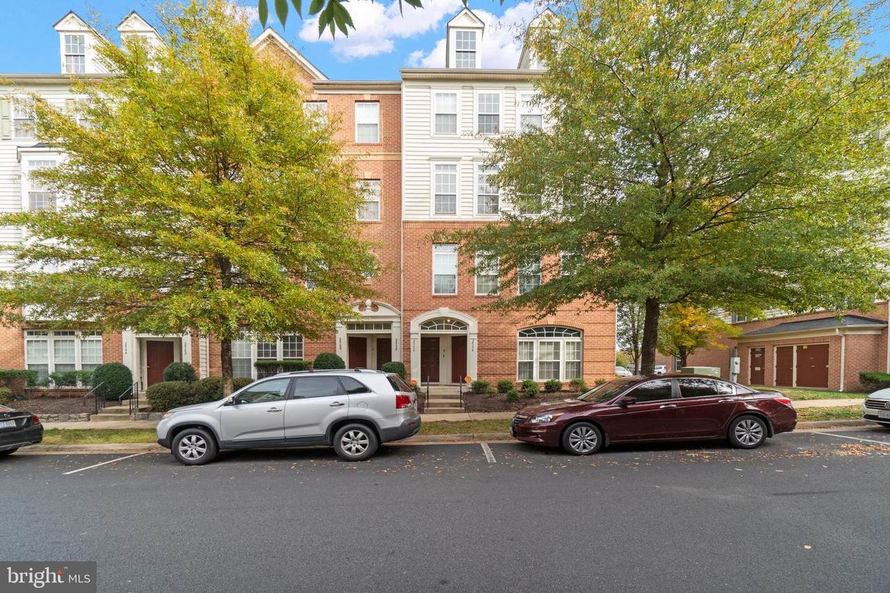 2556 Eastbourne Drive - Photo 1