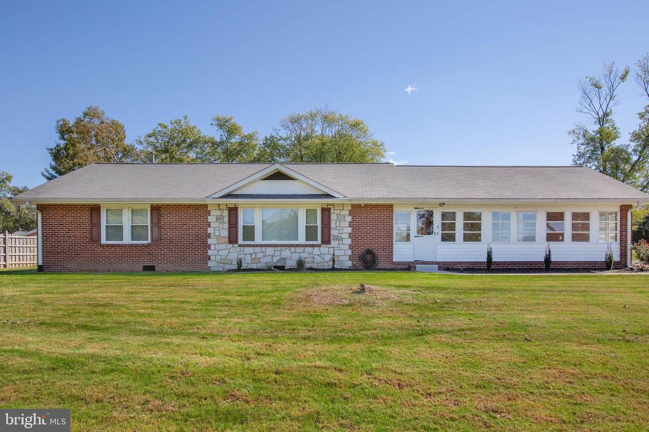 8 Fairfax Circle - Photo 1