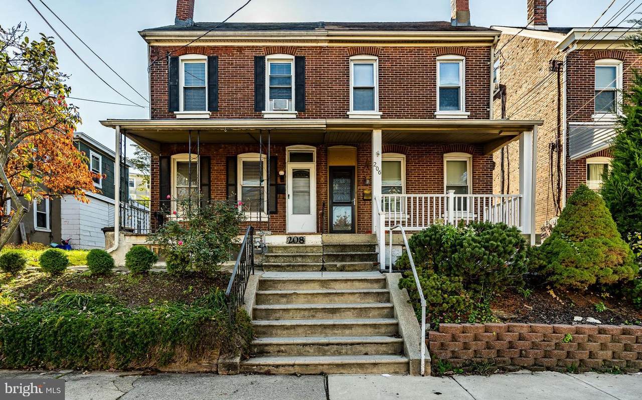 208 4TH Street - Photo 1