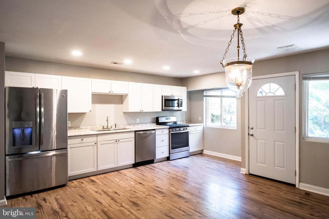 825 Meadowview - Photo 1