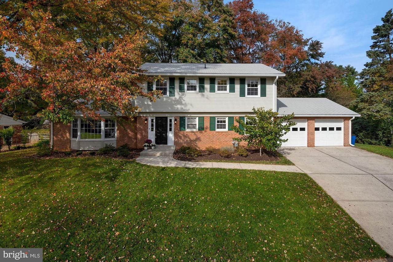 1004 Country Club Drive - Photo 1