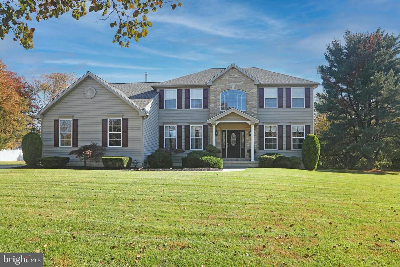 2 Twin Hollow Court - Photo 1