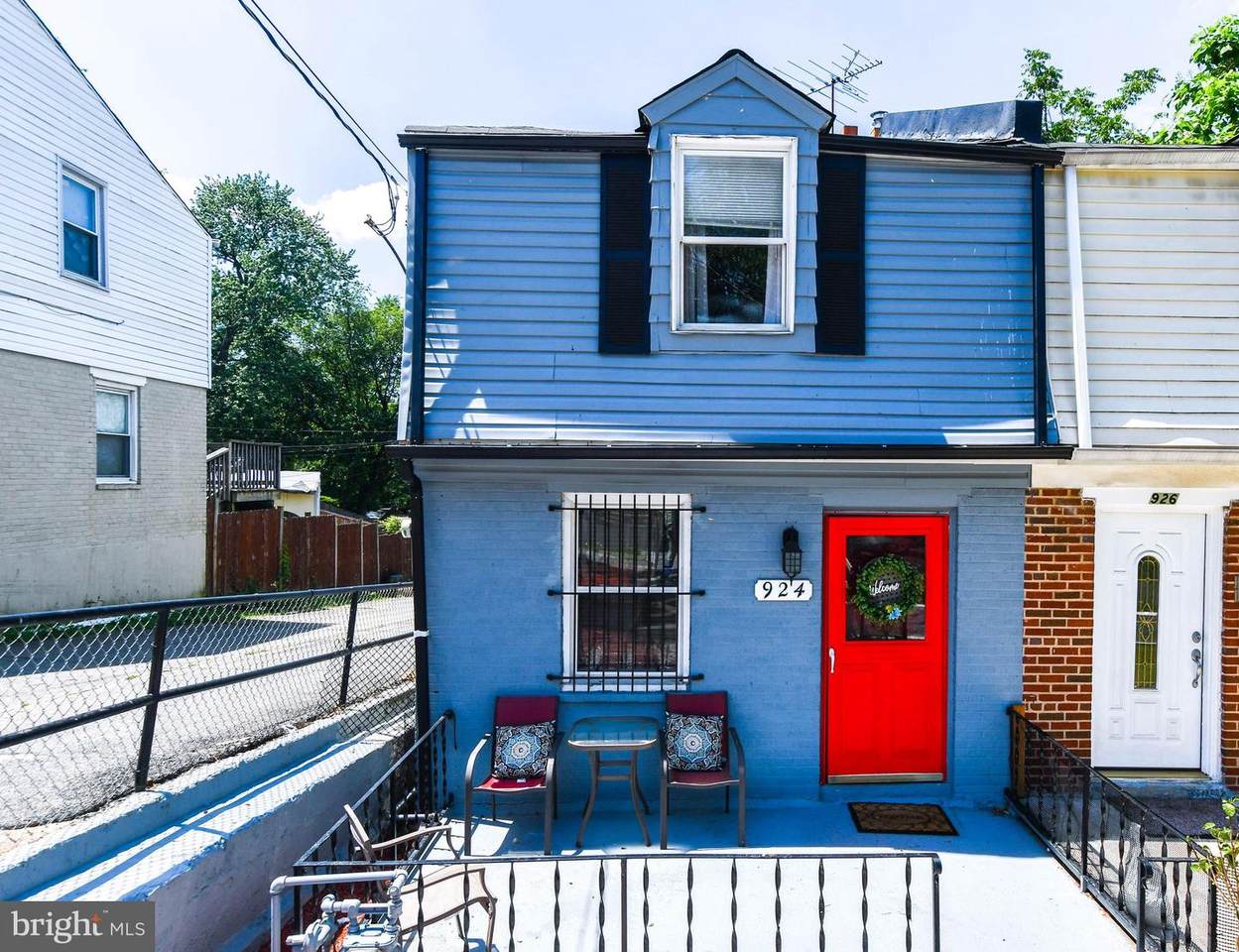 924 52ND Street - Photo 1