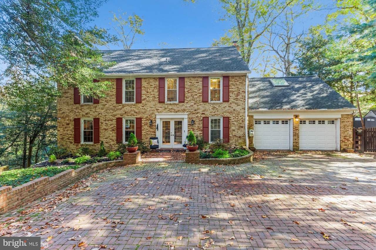 537 Lakeview Circle - Photo 1