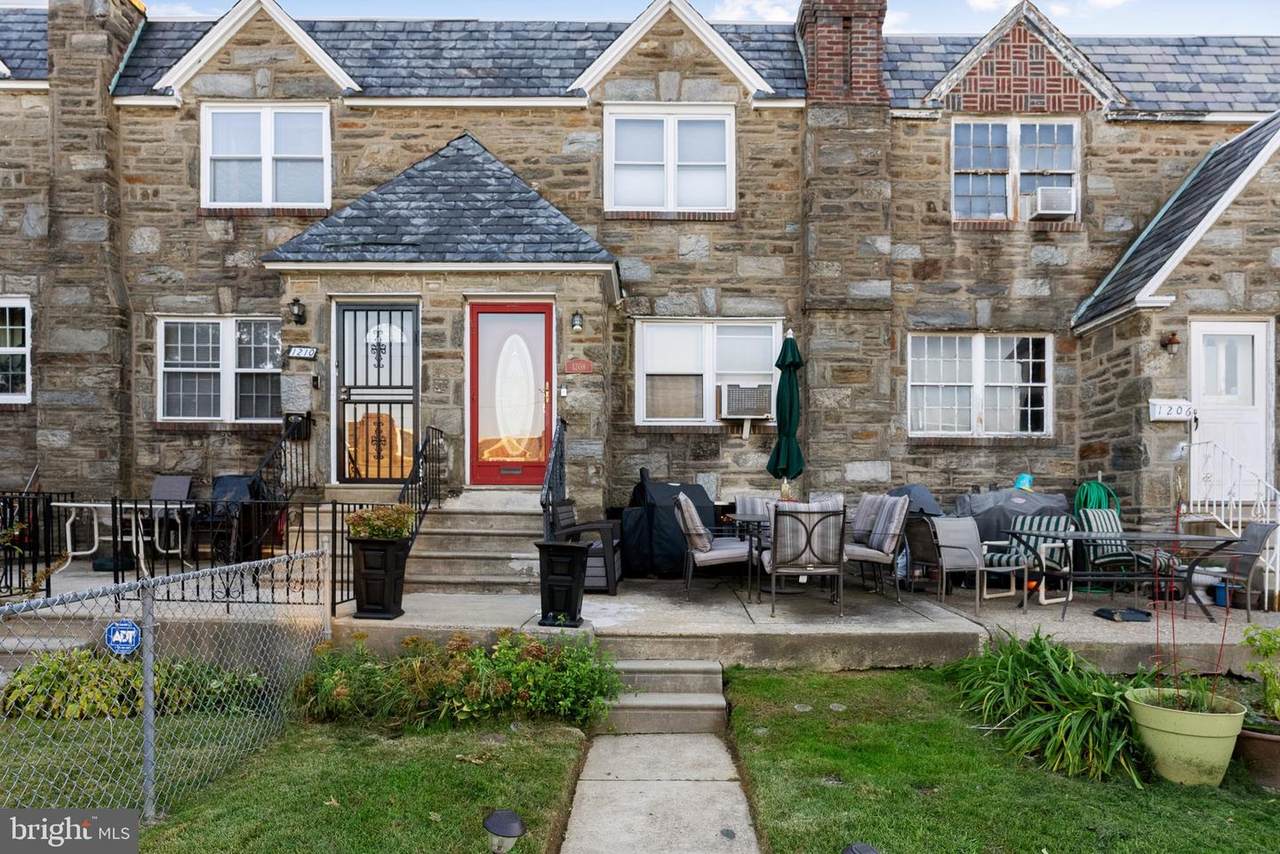 1208 Stirling Street - Photo 1